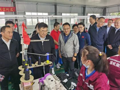 中线手工_中线手拉手_手中线