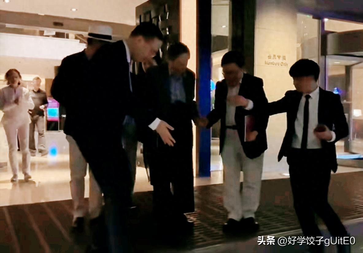 翁帆杨振宁婚姻生活揭秘_翁帆对杨振宁不耐烦了_翁帆杨振宁忘年恋争议