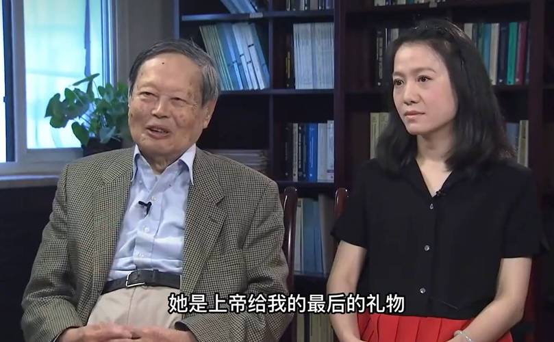 关注我告别霉运！杨振宁102岁生日，翁帆引网友诸多猜测
