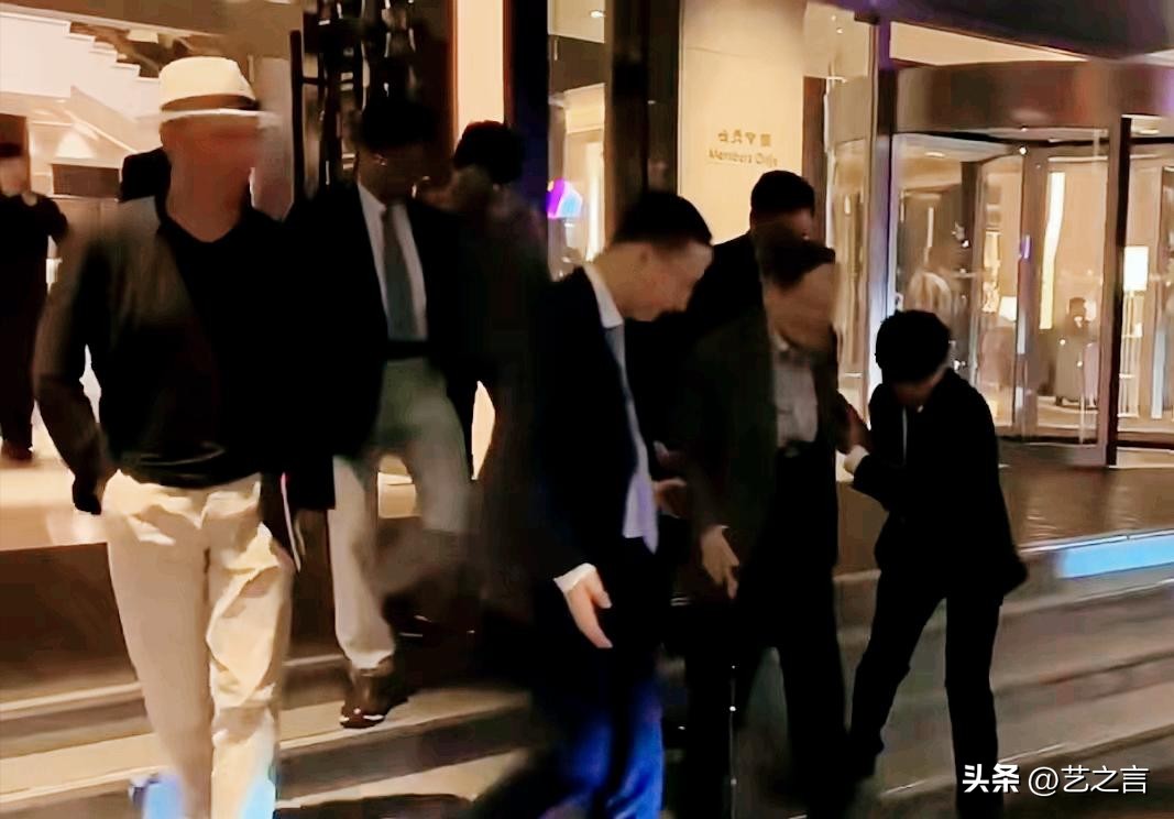 年龄差异婚姻讨论_杨振宁翁帆婚姻争议_翁帆对杨振宁不耐烦了