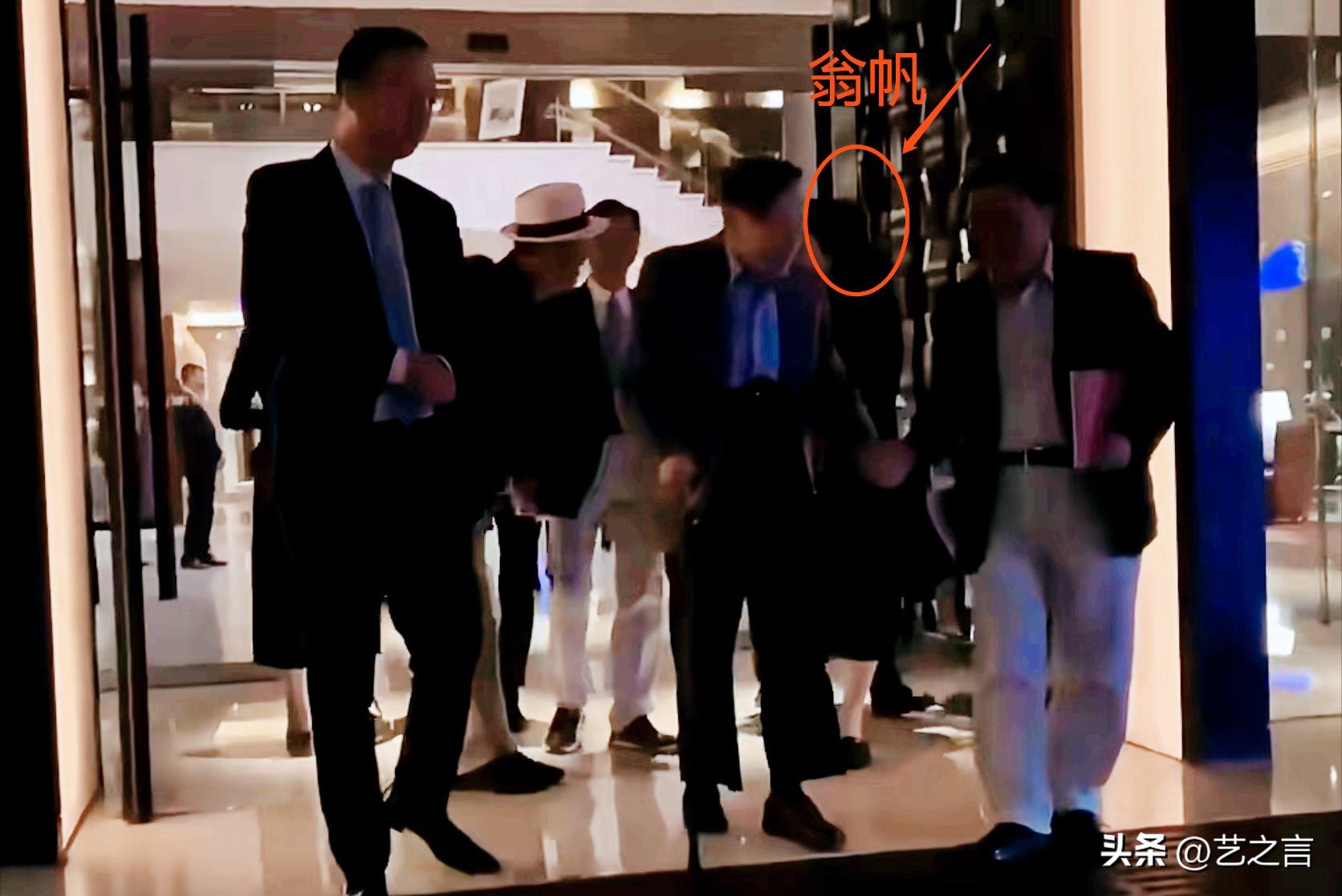 杨振宁翁帆婚姻争议_年龄差异婚姻讨论_翁帆对杨振宁不耐烦了