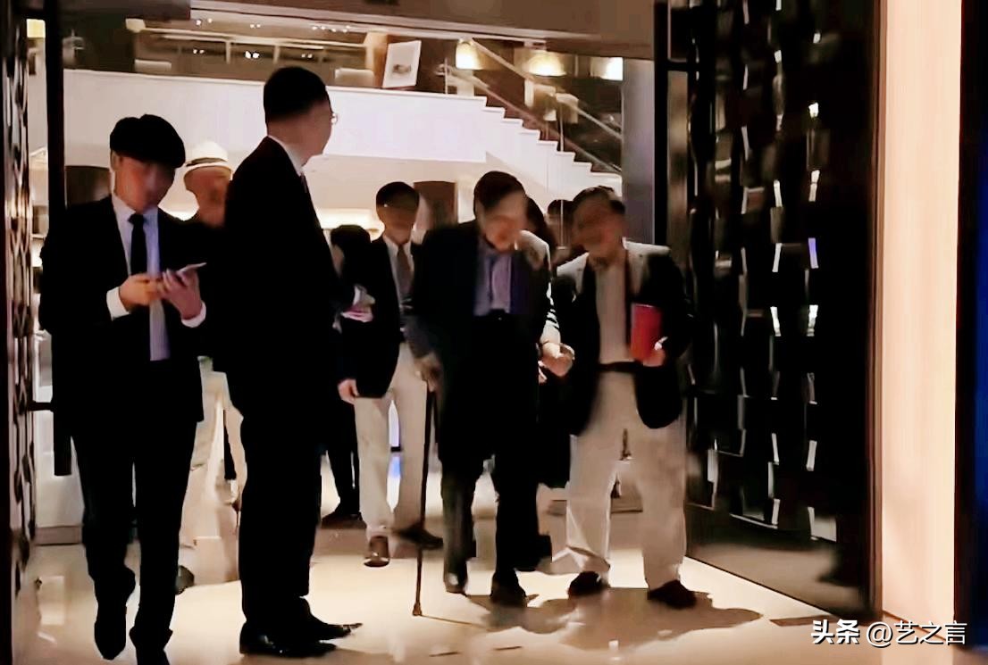年龄差异婚姻讨论_翁帆对杨振宁不耐烦了_杨振宁翁帆婚姻争议