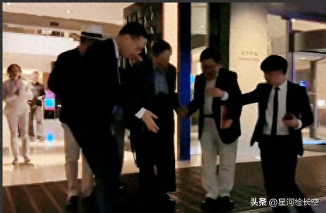 杨振宁102岁生日翁帆与宾客热聊引热议，爷孙恋背后故事大揭秘