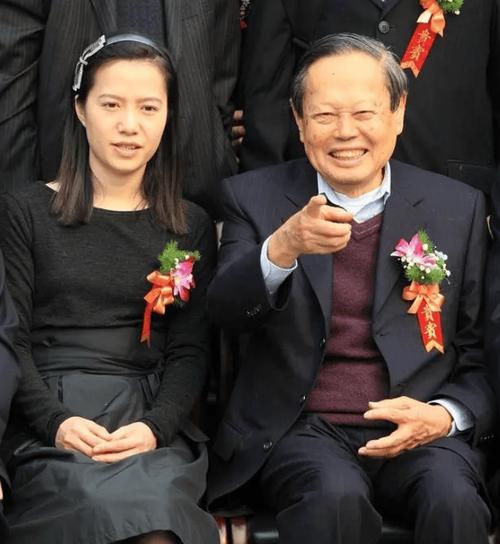 杨振宁翁帆关系争议_翁帆对杨振宁不耐烦了_翁帆杨振宁爷孙恋分析