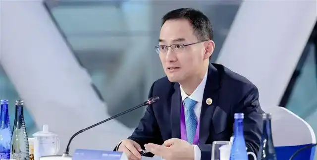 徐威袁立为什么分手_袁立三次婚姻经历_袁立徐威爱情长跑