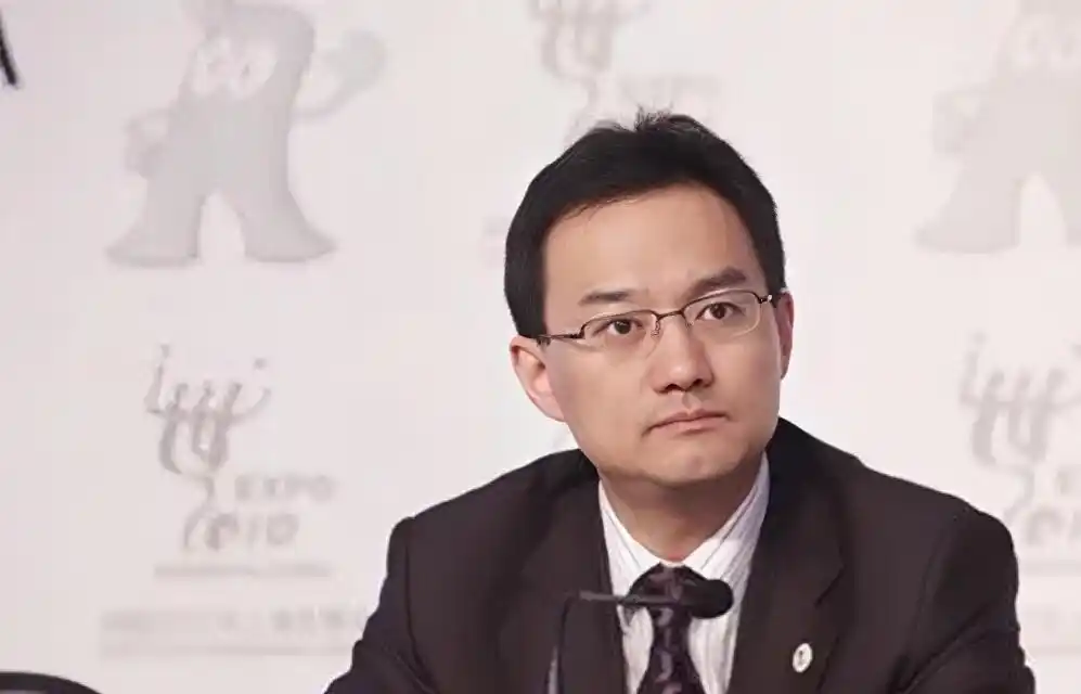 袁立与富豪徐威相爱12年，四合院定情却未成婚，情感路坎坷