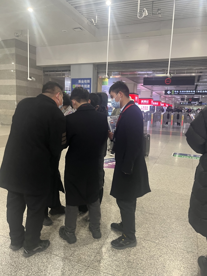 铁路官方合作信用卡办理_上海虹桥火车站信用卡推销_上海信用卡办卡给钱