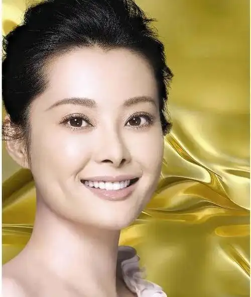 袁立曾受富豪宠爱 12 年却被抛弃，早年经历曝光