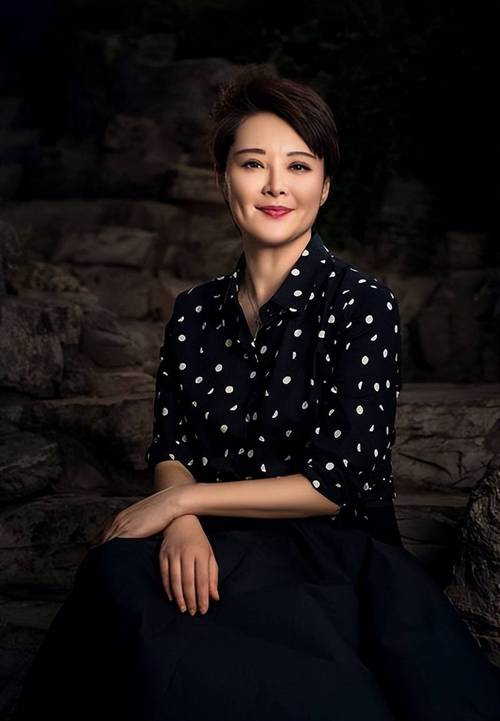 袁立徐威感情经历_徐威袁立为什么分手_钱与爱关系分析