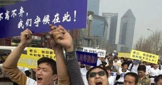 马航失联者家属坚持希望_马航mh370新闻发布会_马航MH370家属不放弃寻找