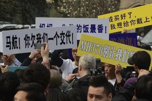 马航失联者家属坚持希望_马航mh370新闻发布会_马航MH370家属不放弃寻找