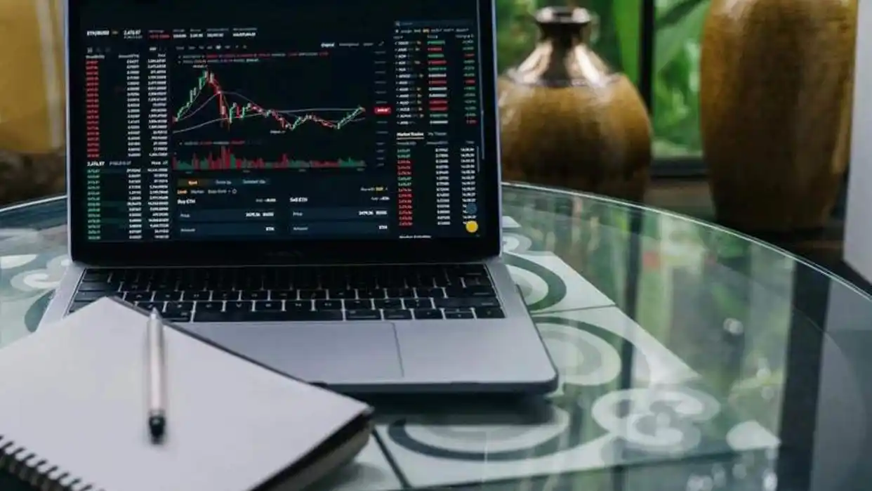 外汇交易如何稳健盈利？揭秘汇率波动赚钱之道，掌握5万亿市场机