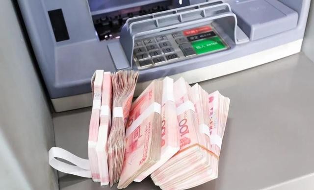 最新银行存贷款利率_银行利率下行趋势_长期存款收益差距缩小