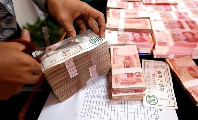银行利率下行趋势_最新银行存贷款利率_长期存款收益差距缩小